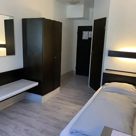 فندق City Hotel Dinslaken *