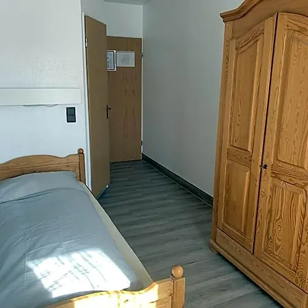 City Hotel Dinslaken فندق *