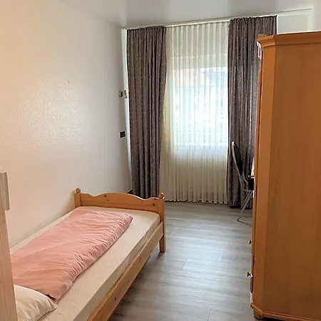 City Hotel Dinslaken فندق *